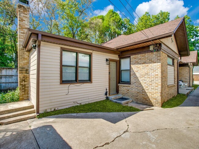 Building Photo - TCU 1 bedroom Unit - Summer 2026 Move In