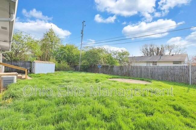 Building Photo - 1028 S Harris Ave