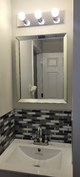 Building Photo - 5760 Theodosia Ave