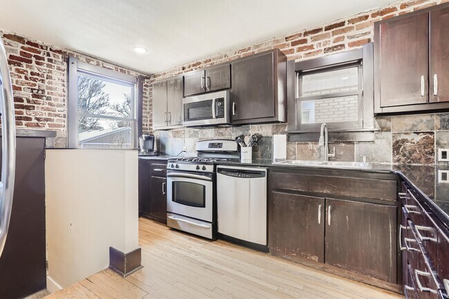 Building Photo - 318 Sherman St