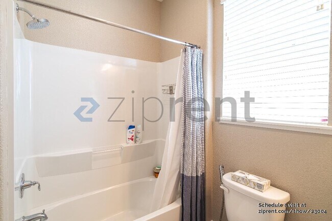 Building Photo - 707 Razorbill St