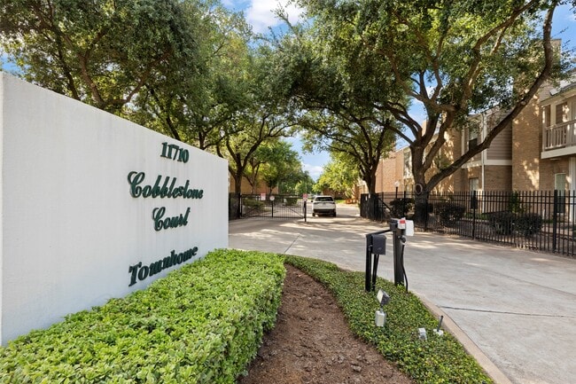 Building Photo - 11710 Southlake Dr