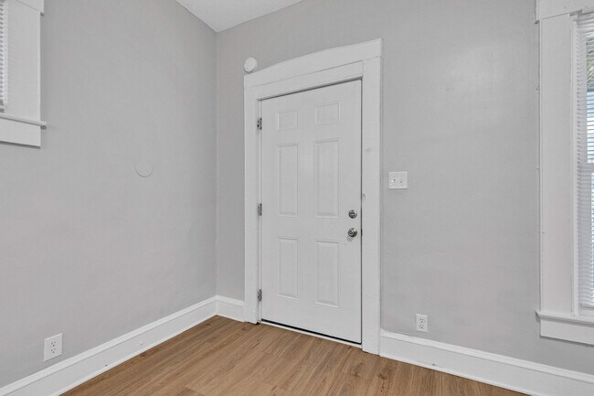 Building Photo - 3628 Birchwood Ave