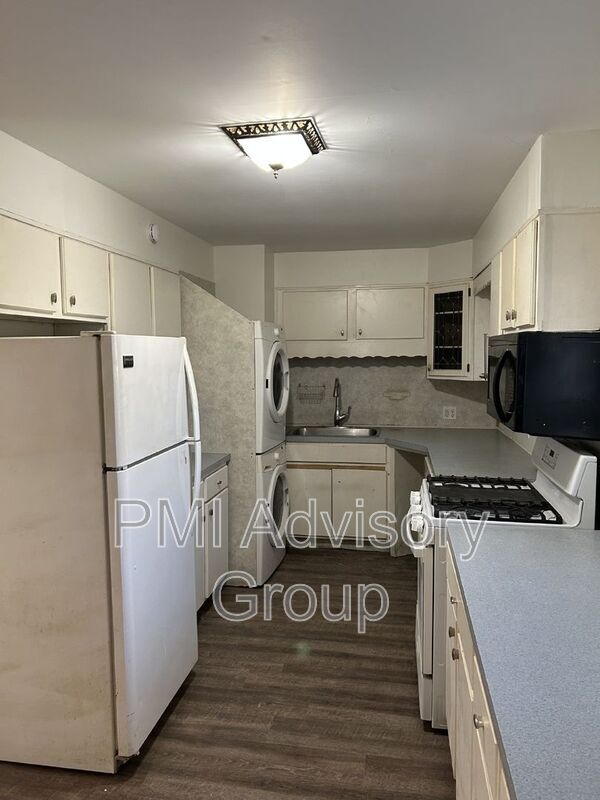 Building Photo - 2513 SW Mission Ave