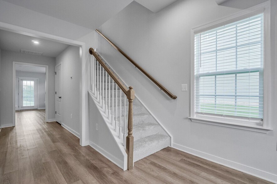 Building Photo - 1413 Kerr Dr
