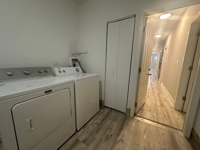 Building Photo - 3328 W Le Moyne St