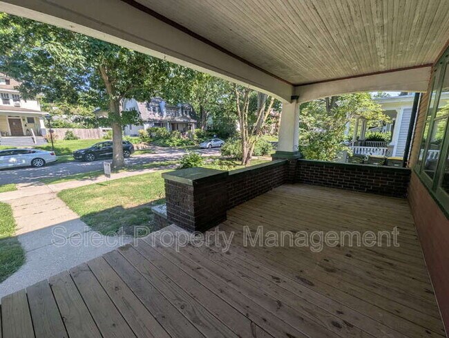 Building Photo - 2526 Hoagland Ave