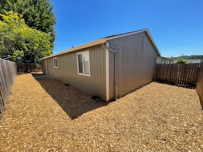 Building Photo - Newly Remodeled 3 Bedroom 1 Bathroom Ranch...