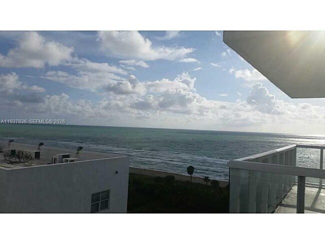 Building Photo - 2457 Collins Ave