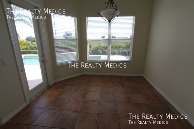 Building Photo - 2521 Roat Dr