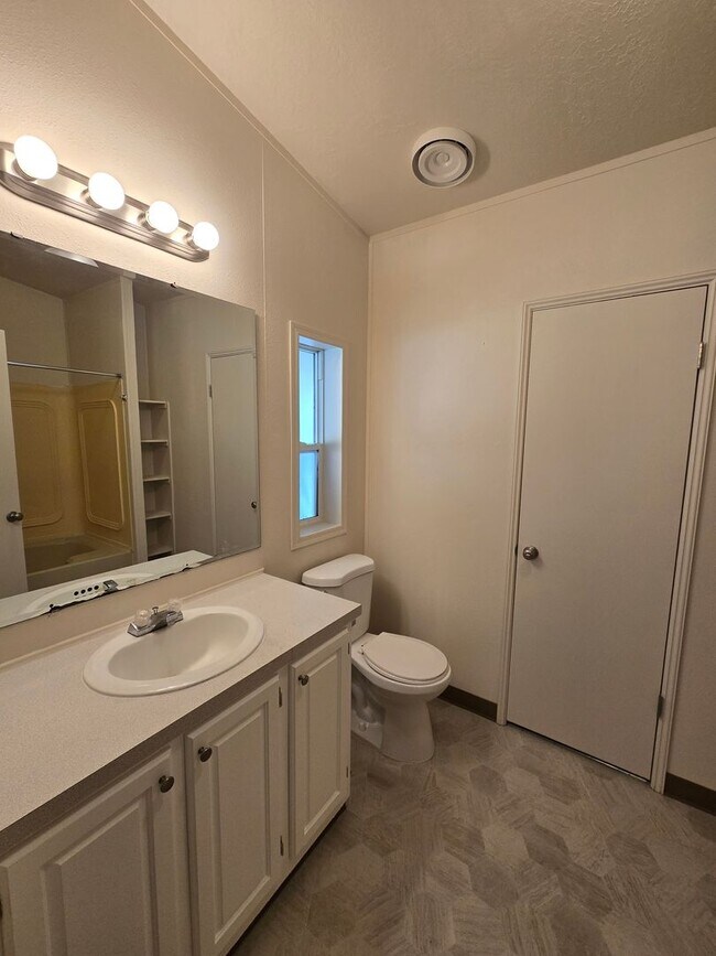 Building Photo - Pet Friendly 3 Bed / 2Bath Home w/ Carport