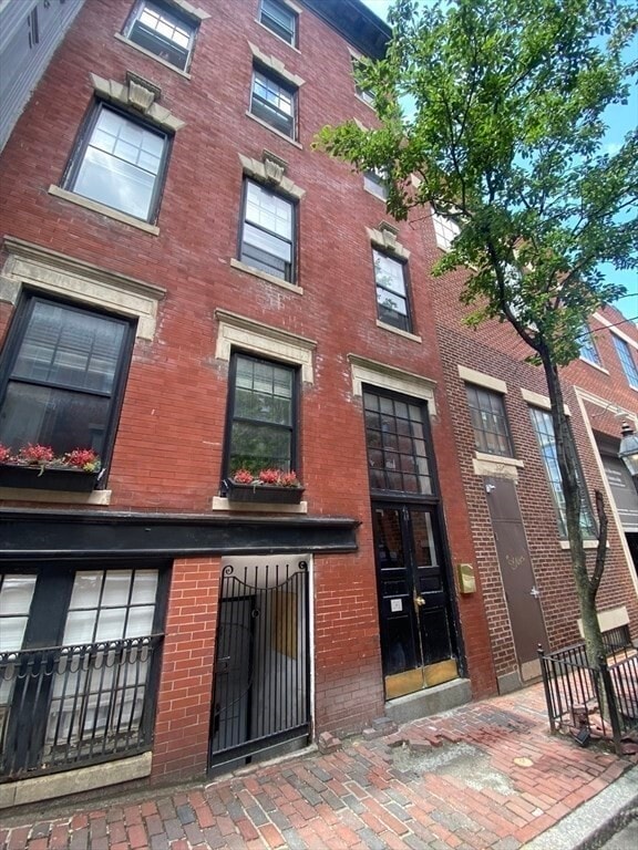 Building Photo - 11 Irving St