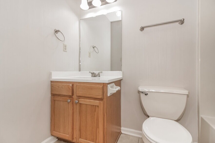 Building Photo - 6987 Country Walk Dr