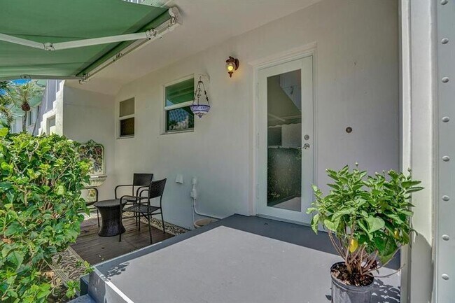 Building Photo - 180 Isle of Venice Dr