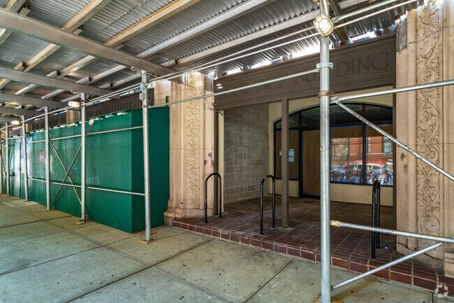 Building Photo - 130 Clinton St