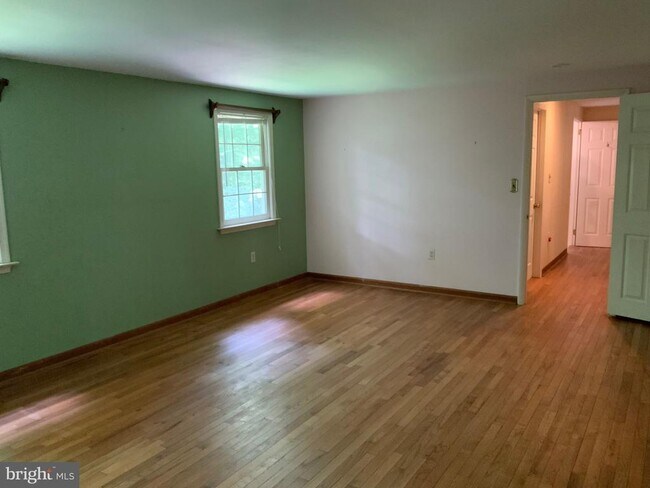 Building Photo - 413 Fruit Farm Rd