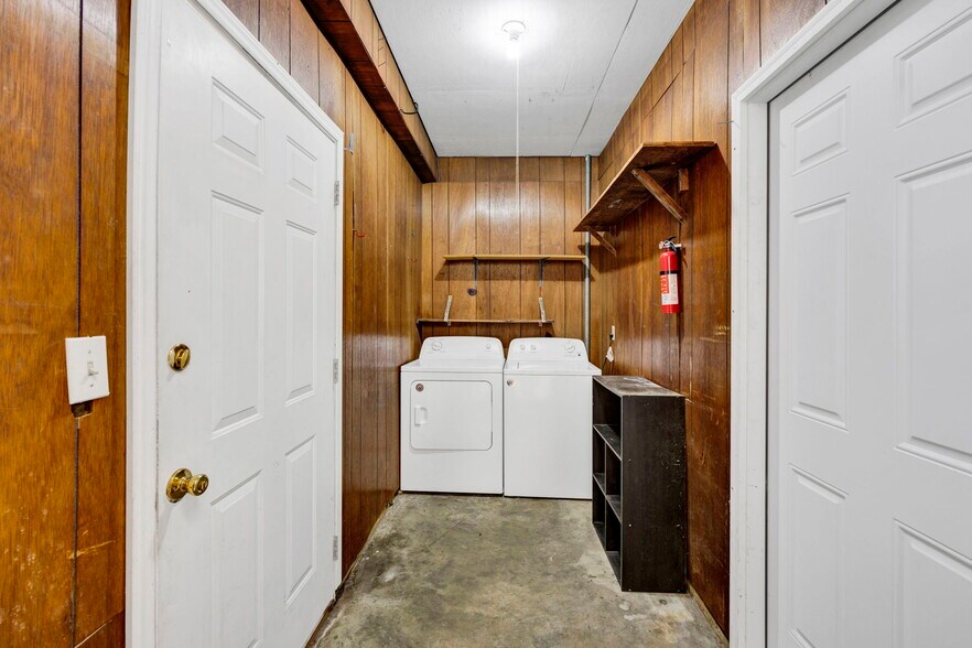 Building Photo - 2900 Holt Dr