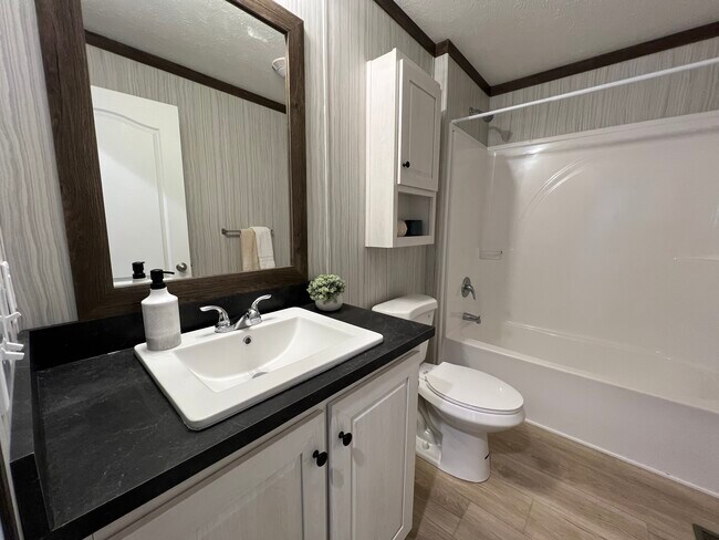 Building Photo - 5144 Chantelle Dr