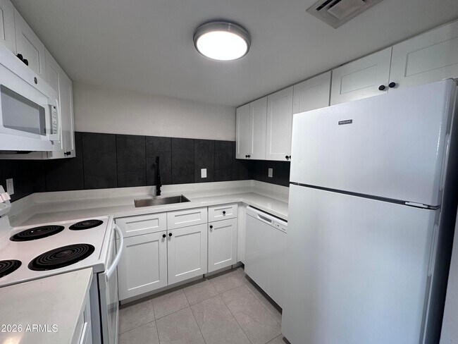 Building Photo - 2690 N 43rd Ave