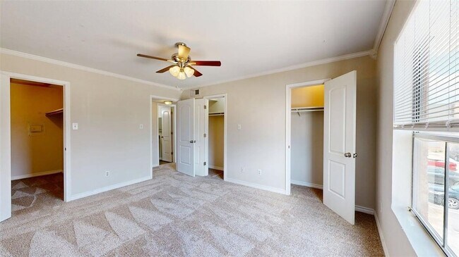 Building Photo - 904 University Oaks Blvd