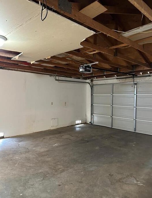 Building Photo - 9470 Peach Ave