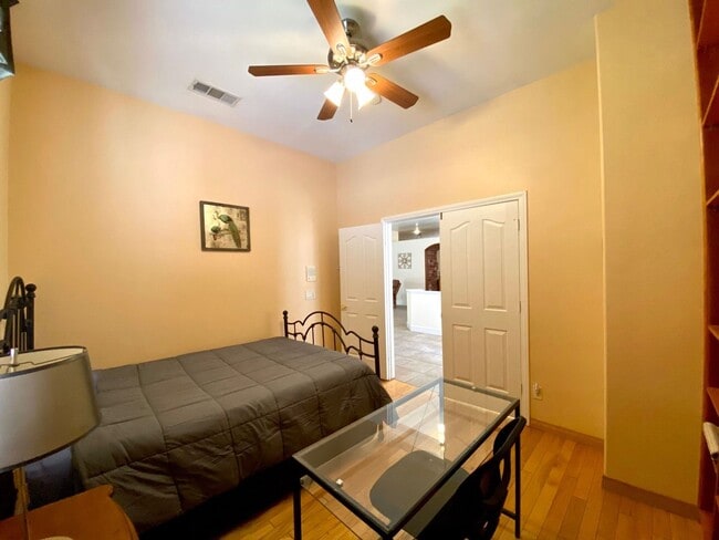 Building Photo - Furnished 4 Bedroom Pool Home - 6 month lease