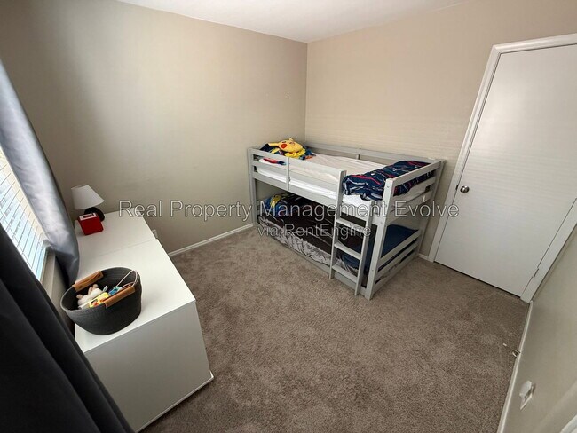 Building Photo - 7105 S 251st Dr