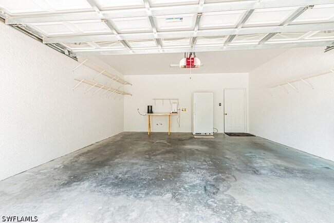 Building Photo - 2215 Hawksridge Dr