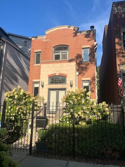 Primary Photo - 2725 N Magnolia Ave
