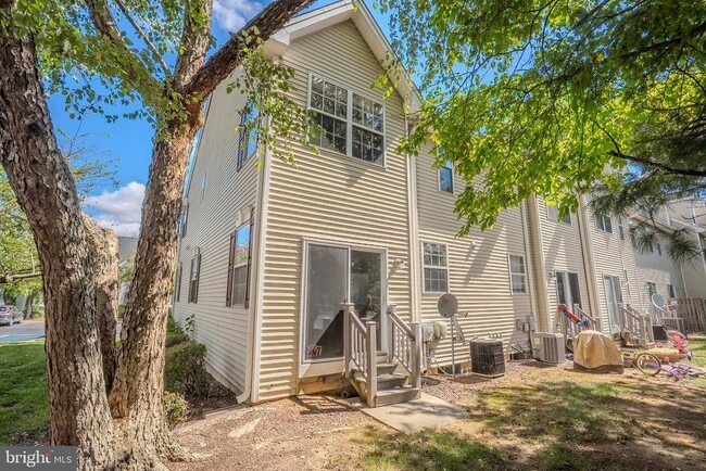 Building Photo - 1311 Blossom Cir