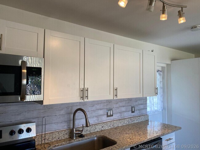 Building Photo - 3643 Betty Ann Ct W