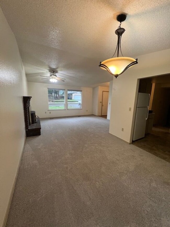 Building Photo - South Hill 3 bedroom house