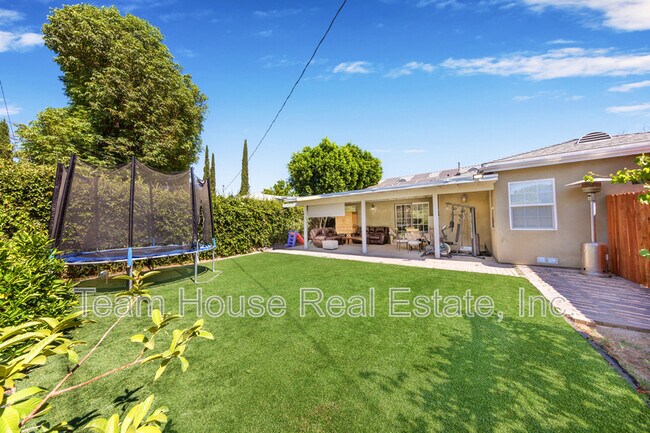 Building Photo - 19422 Welby Way