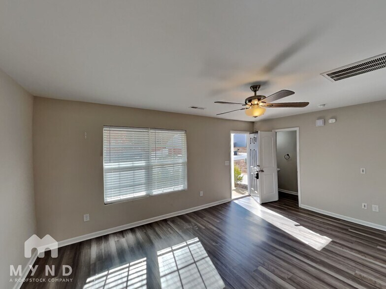 Building Photo - 136 Creekstone Ct