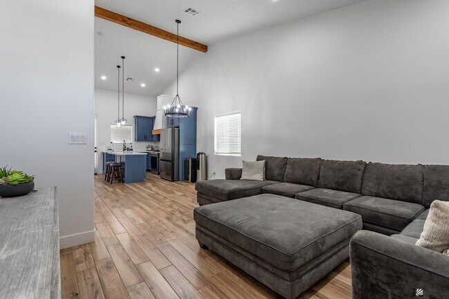 Building Photo - 3559 S Dana Dr