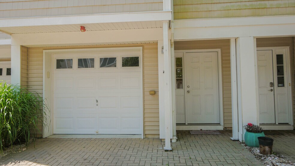 Building Photo - 4 Chelsea Ct