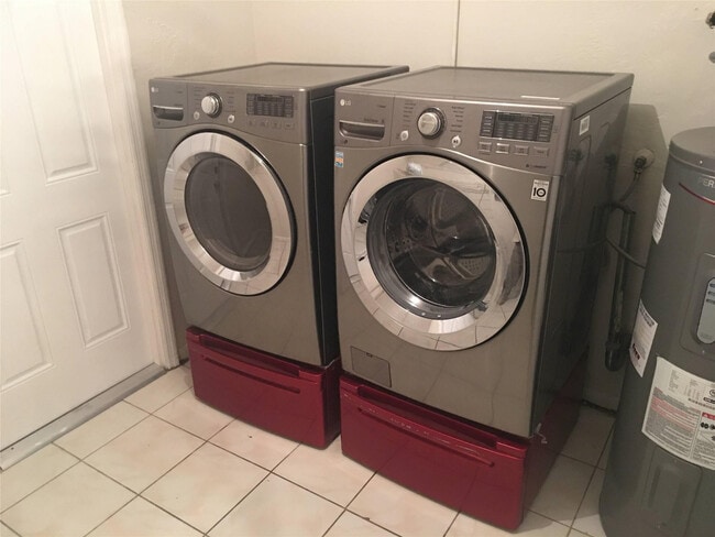 Building Photo - 720 N 66 Terrace