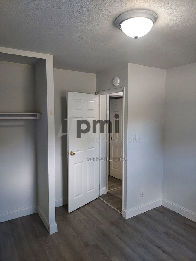 Building Photo - 801 Cantrell Heights St