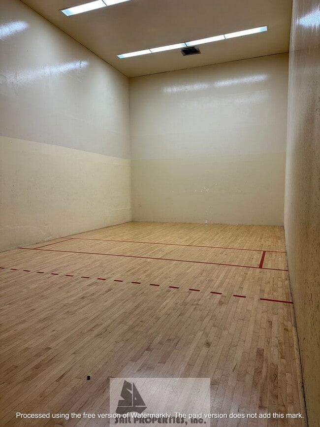 Building Photo - Welcome to this stunning 2-bedroom+loft, l...