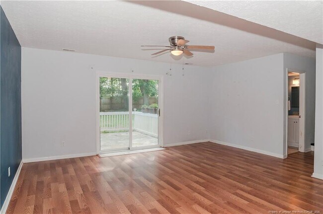 Building Photo - 1302 Kienast Dr
