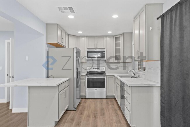 Building Photo - Unit Apt 2