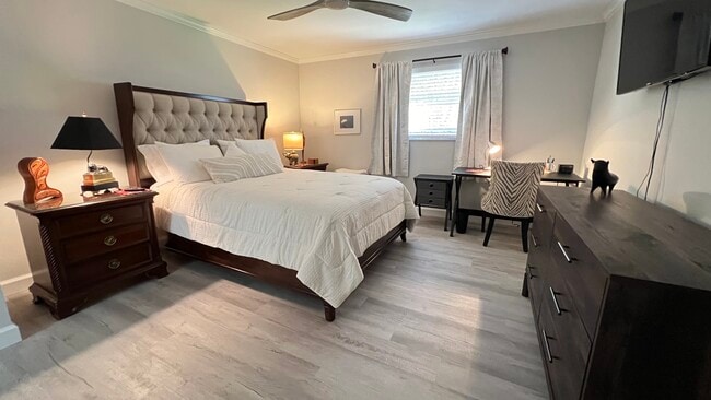 Master Queen - 1517 Chesapeake Ave