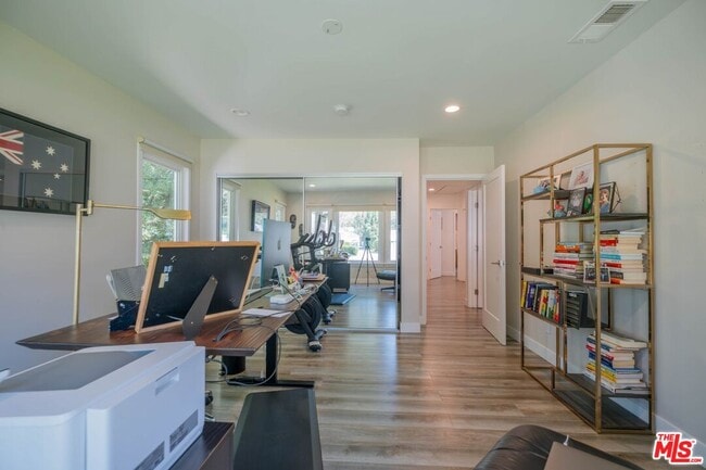 Building Photo - 2760 E Glenoaks Blvd