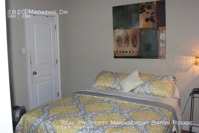 Building Photo - Beautiful Townhouse on Quiet Street
