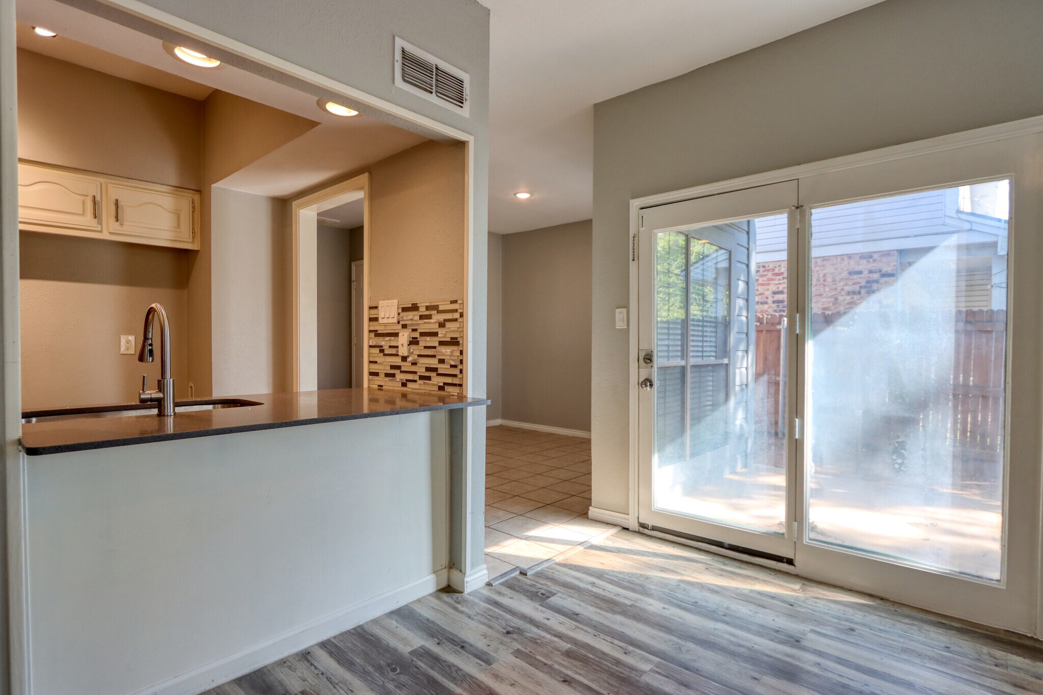 Building Photo - 317 Benjamin St