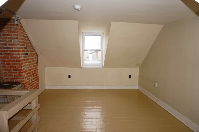 Building Photo - Charming 2 Bedroom Townhome in Upper Fells...