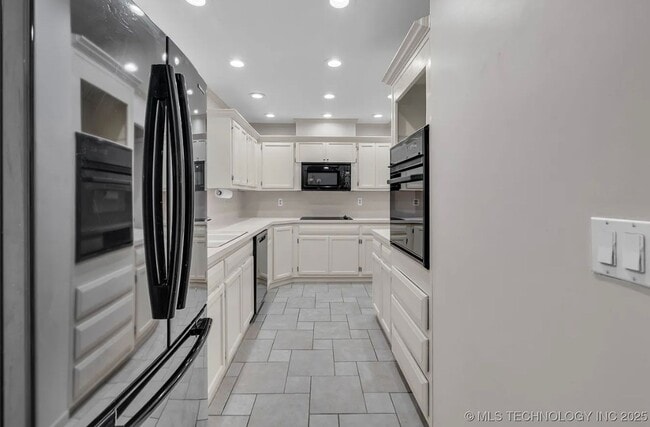 Building Photo - Gorgeous Condo in The Gated Community of The Timbers!