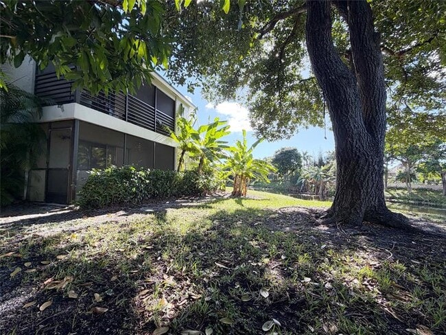 Building Photo - 709 Gardens Dr
