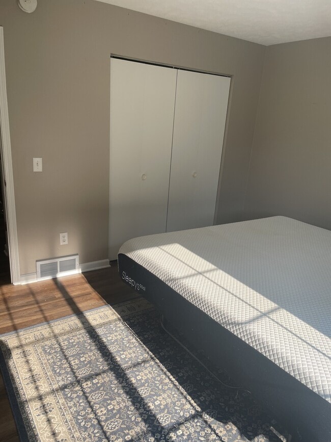 Building Photo - 1952 Ball Ave NE