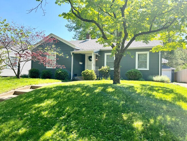 Building Photo - East Side 2 Bedroom, 1  Bath Beauty with Fenced Backyard & Hardwood Floors